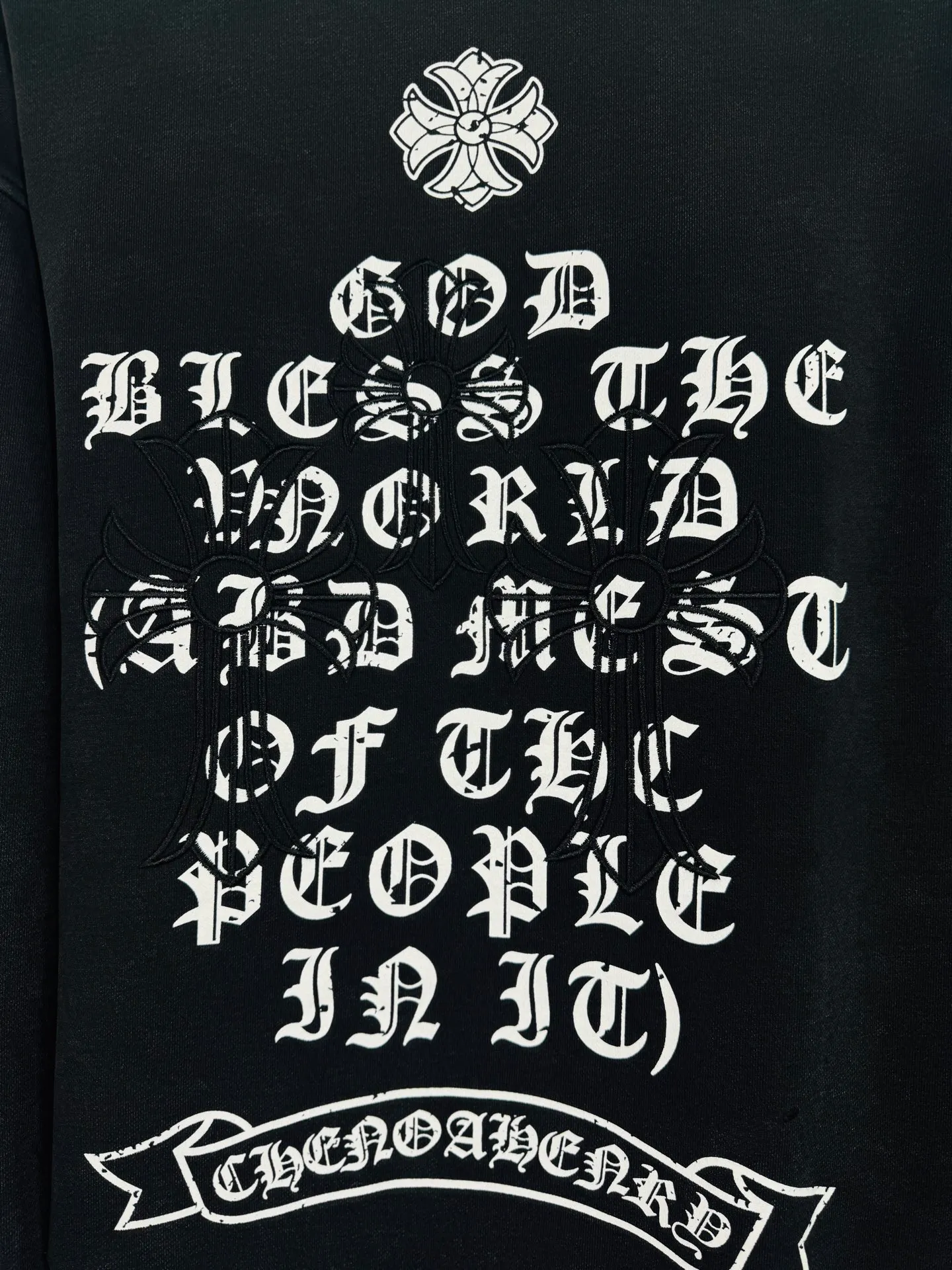 P270 top version, real shot without P, ​​different from market currency) 𝗖𝗵𝗿𝗼𝗺𝗲 𝗛𝗲𝗮𝗿𝘁𝘀/Cro Heart 2025 washed patch embroidery autumn and winter new original single counter American laser burnt 3D three-dimensional color embroidered couple casual sweatshirt 👑The highest version! Customized fabric 430g tripe terry fabric! American acid-washed and distressed original fabric, laser burnt pattern, exquisite embroidery of letters! The best-selling model in the counter, very comfortable to wear. Accessories: original molded and authenticated collar label➕100% silk wash label. Genuine purchase-grade original hangtag➕matching hanging rope➕3D hanging beads➕original packaging bag. Craftsmanship: The original version has consistent wiring! The highest version of the armhole matching technique! Color: Gray Black Size: S M L XL Style No.: 9336